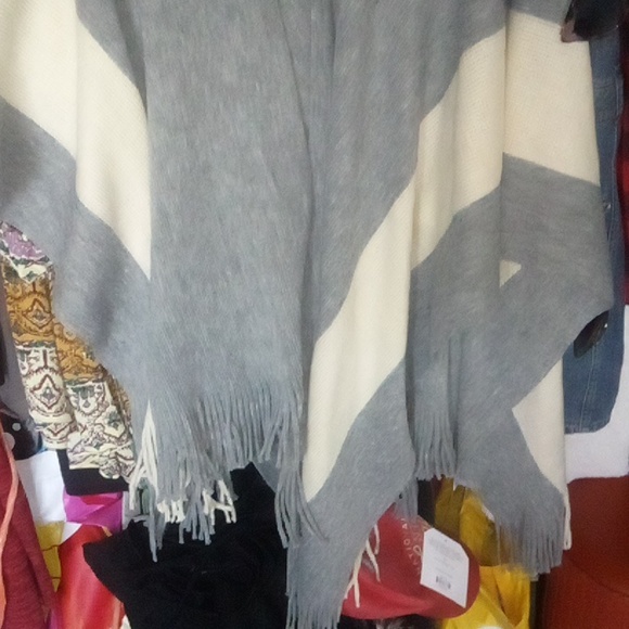 Shawl - Picture 3 of 3